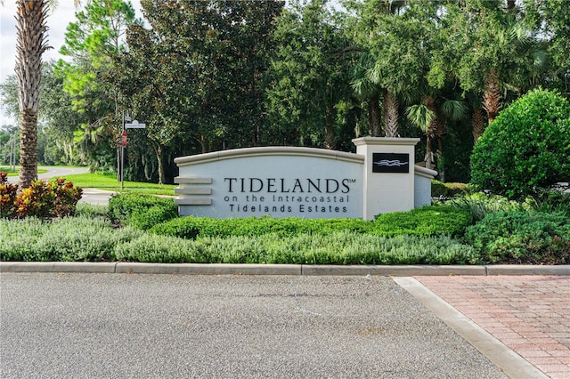 view of community / neighborhood sign