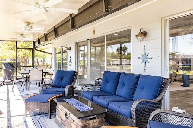 sunroom with ceiling fan