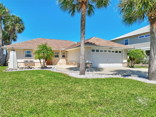 view of front of property featuring a front yard and a garage