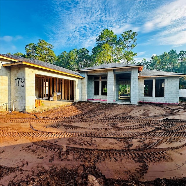 rear view of house featuring an outbuilding