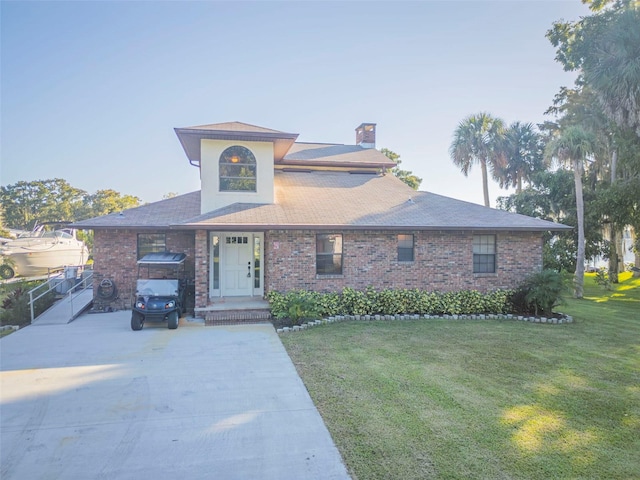 view of front of house featuring a front yard