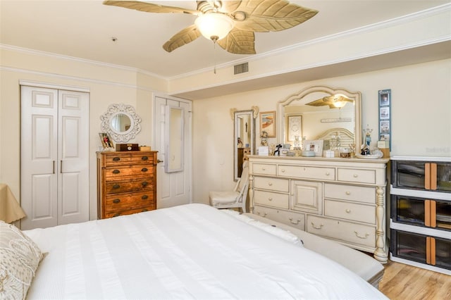 110 Ocean Hollow Ln Unit 101, Saint Augustine, FL 32084 - bedroom featuring ornamental molding, ceiling fan, light wood-type flooring, and a closet