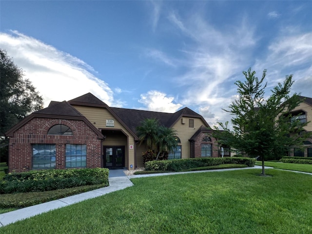 view of front of home with a front lawn