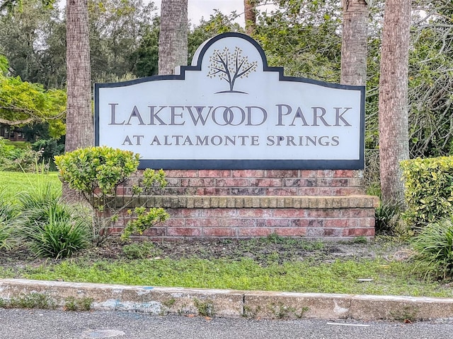 view of community / neighborhood sign