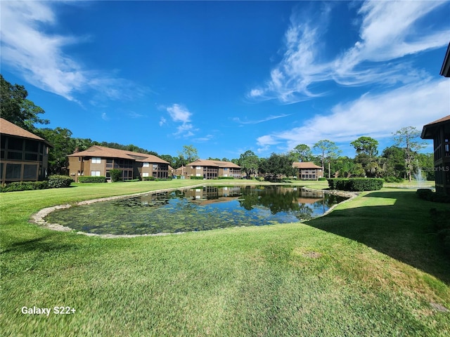 view of yard featuring a water view