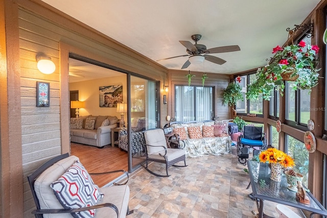 sunroom with ceiling fan