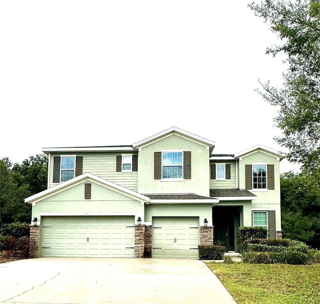 view of front facade featuring a garage