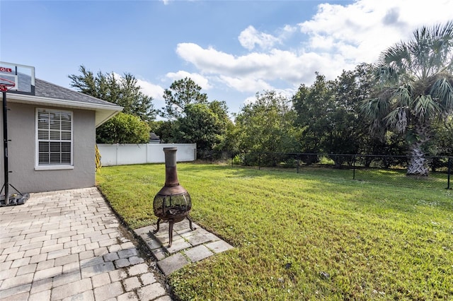 view of yard featuring a patio