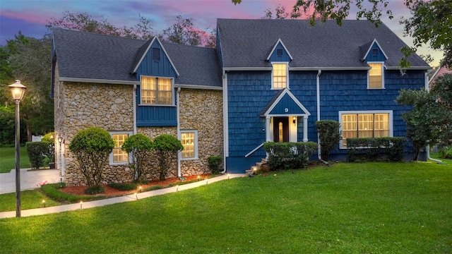 view of front of home featuring a lawn