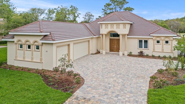 view of front of property featuring a garage and a front yard