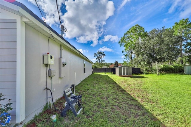 view of yard featuring a storage unit