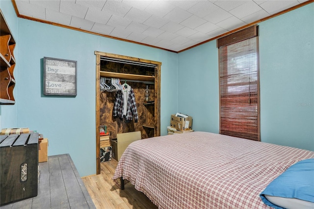 bedroom featuring light hardwood / wood-style floors and ornamental molding