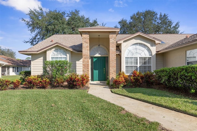 view of front of home featuring a front yard