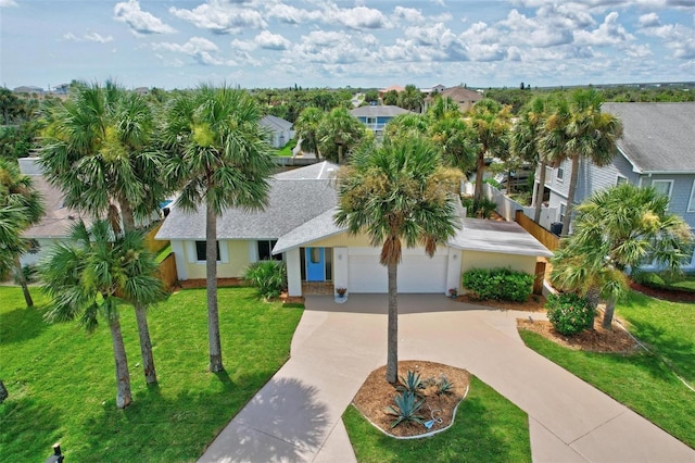 view of front facade featuring a front yard