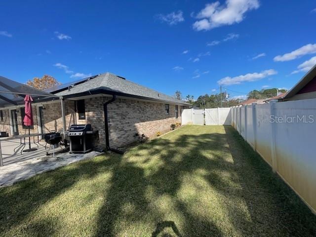 view of yard featuring a patio