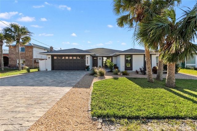 view of front of home featuring a front yard and a garage