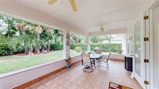 sunroom / solarium with ceiling fan