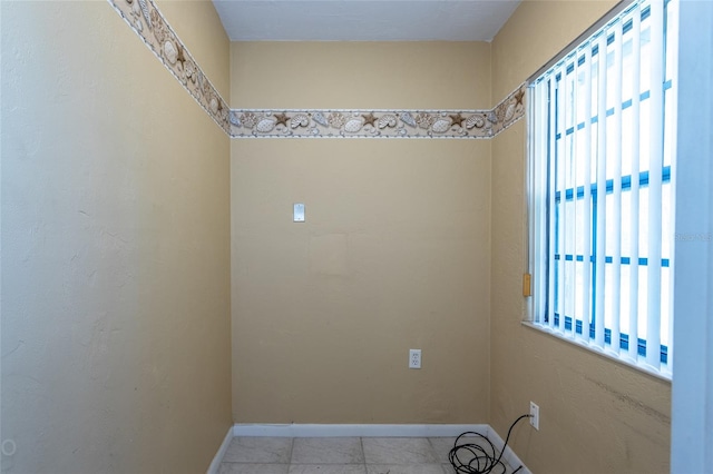 laundry room featuring light tile patterned floors