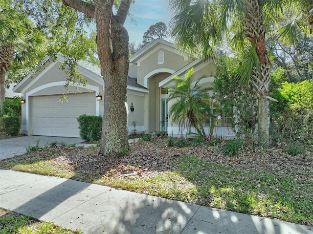 view of front facade featuring a garage