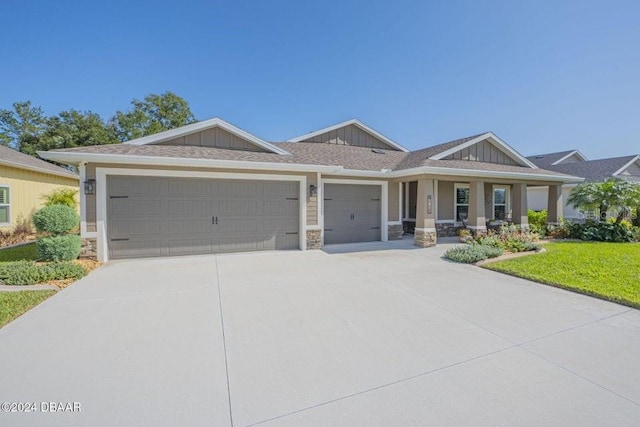 view of front of home featuring a front lawn and a garage