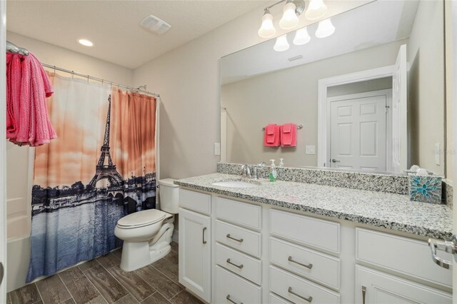 full bath with toilet, wood finish floors, visible vents, vanity, and a shower with curtain