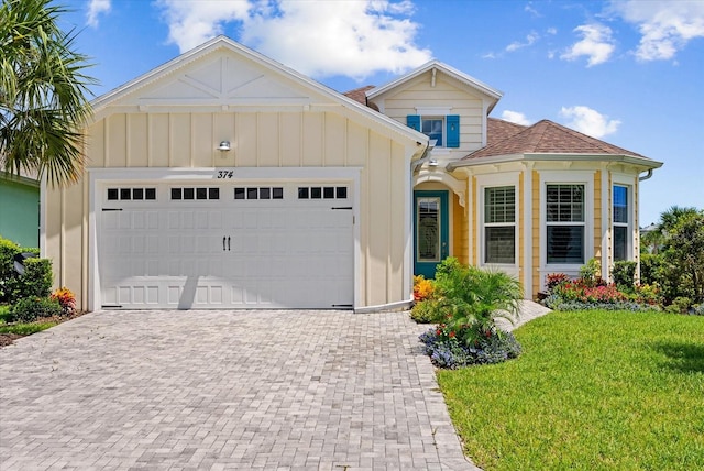 view of front of home featuring a garage and a front lawn