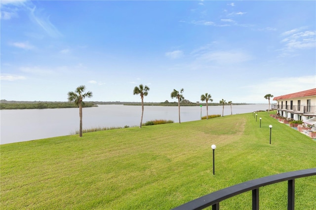 view of yard featuring a water view