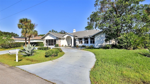 ranch-style house featuring a front yard