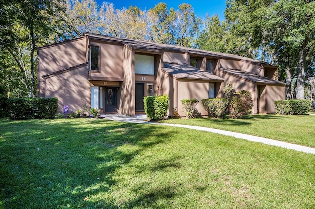 18 Broadmore Cir Unit 18, Palm Coast, FL 32137 - mid-century home featuring a front lawn
