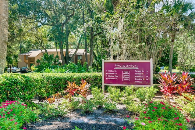 view of community / neighborhood sign