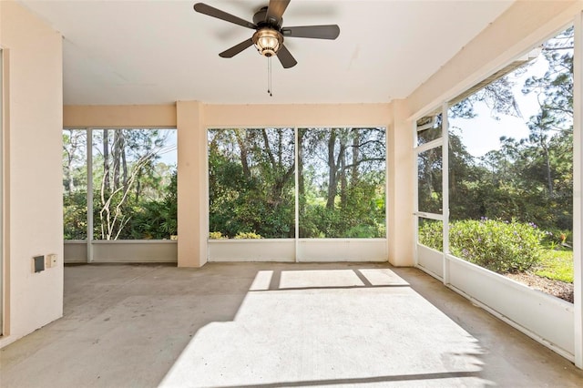 sunroom featuring ceiling fan