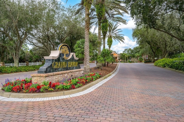 view of community / neighborhood sign