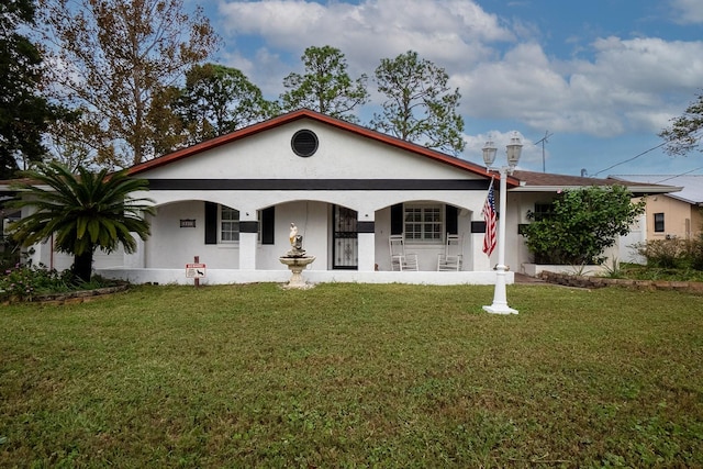 view of front facade featuring covered porch and a front yard