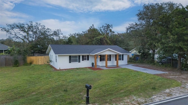 ranch-style home featuring a front yard and covered porch