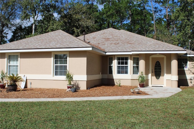 view of front of home featuring a front yard