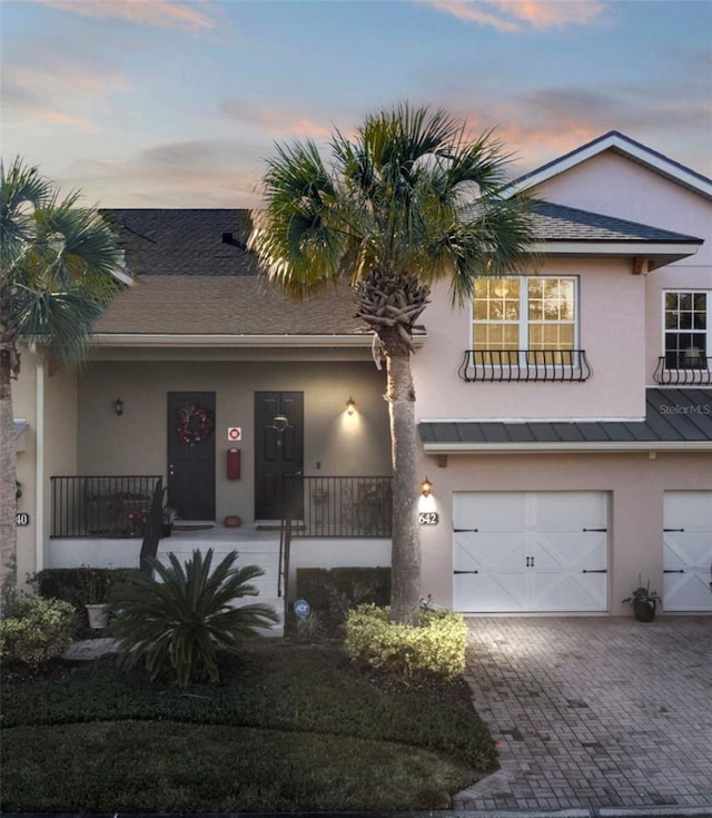 view of front facade with a garage