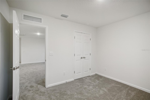 unfurnished room featuring carpet floors