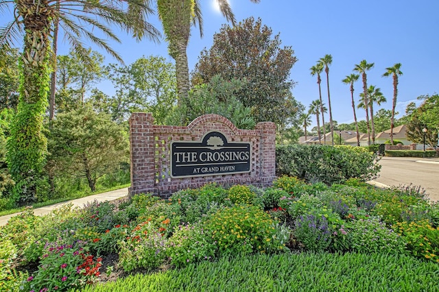 view of community / neighborhood sign