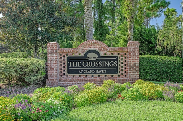 view of community / neighborhood sign