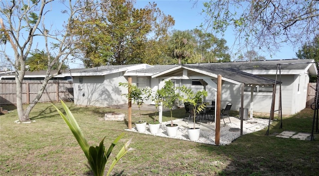 view of yard featuring a patio area