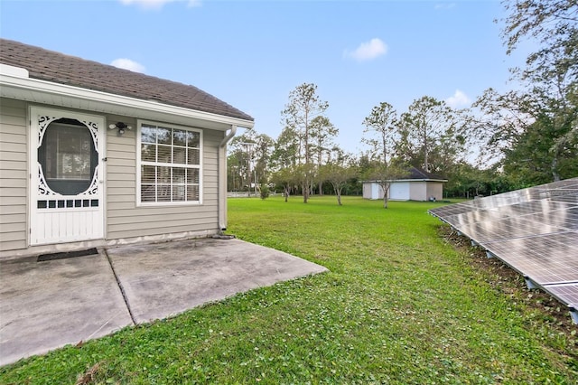 view of yard featuring a patio