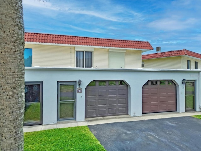 view of front facade featuring a garage