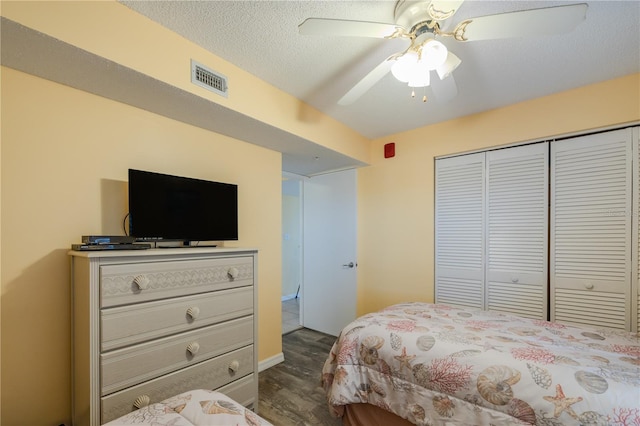 1183 Ocean Shore Blvd Unit 6040, Ormond Beach, FL 32176 - bedroom featuring a closet, dark wood-style flooring, and a ceiling fan