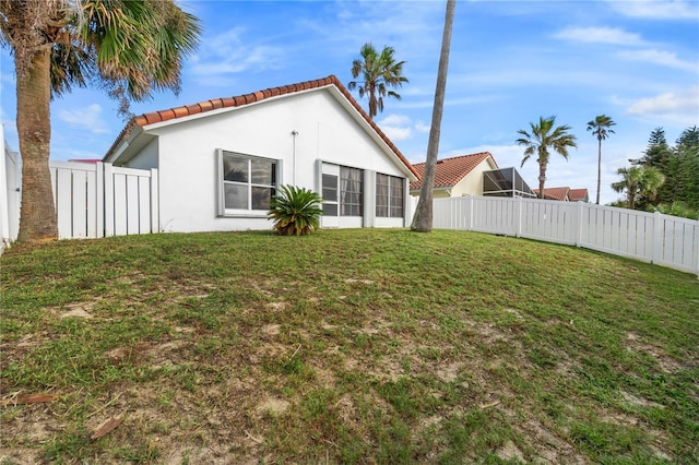 exterior space featuring a lawn