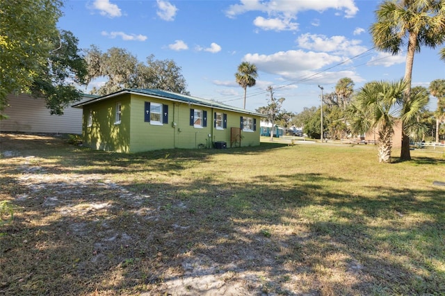 view of yard featuring cooling unit