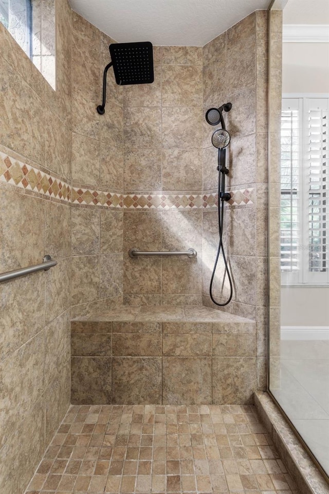 bathroom featuring tiled shower