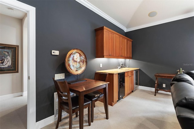 bar with light colored carpet, ornamental molding, beverage cooler, and vaulted ceiling