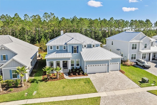 view of front of property featuring a front yard