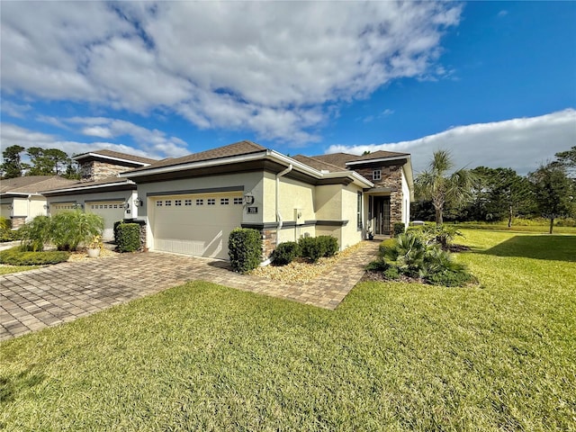 view of front of property featuring a front yard and a garage