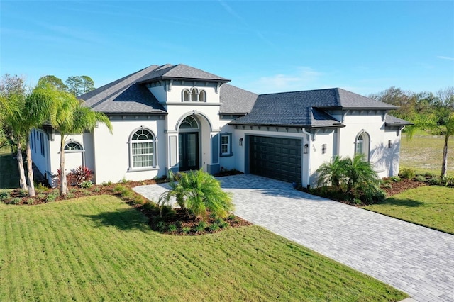 view of front facade with a garage and a front yard